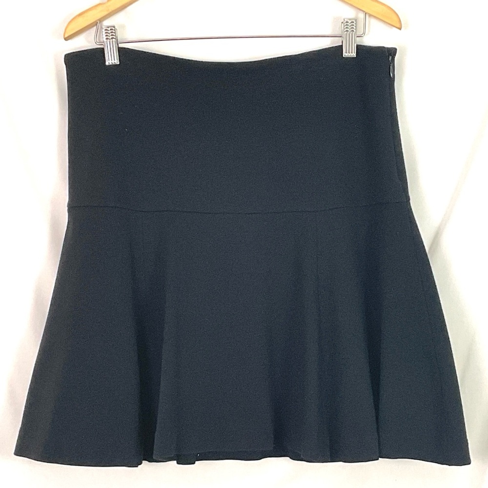 Lauren, Ralph Lauren black,rayon/nylon skirt that flares out at the hem – S-10